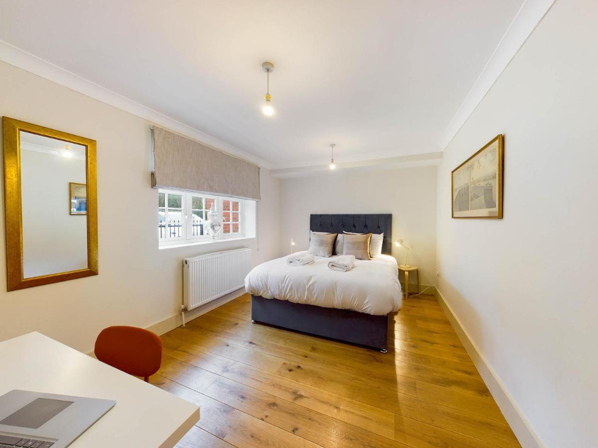 Redhill Town Centre Apartments By Livingo Esterno foto