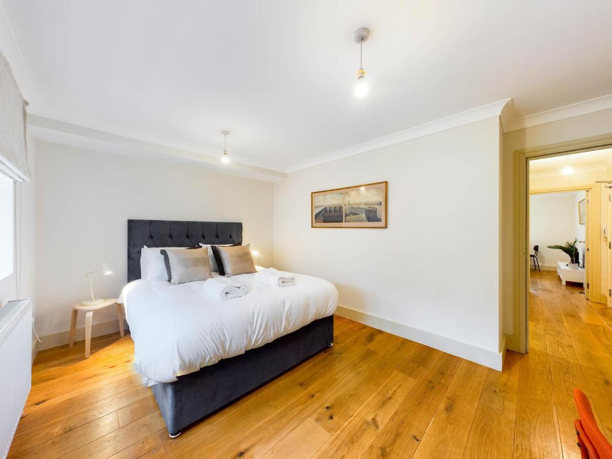 Redhill Town Centre Apartments By Livingo Esterno foto