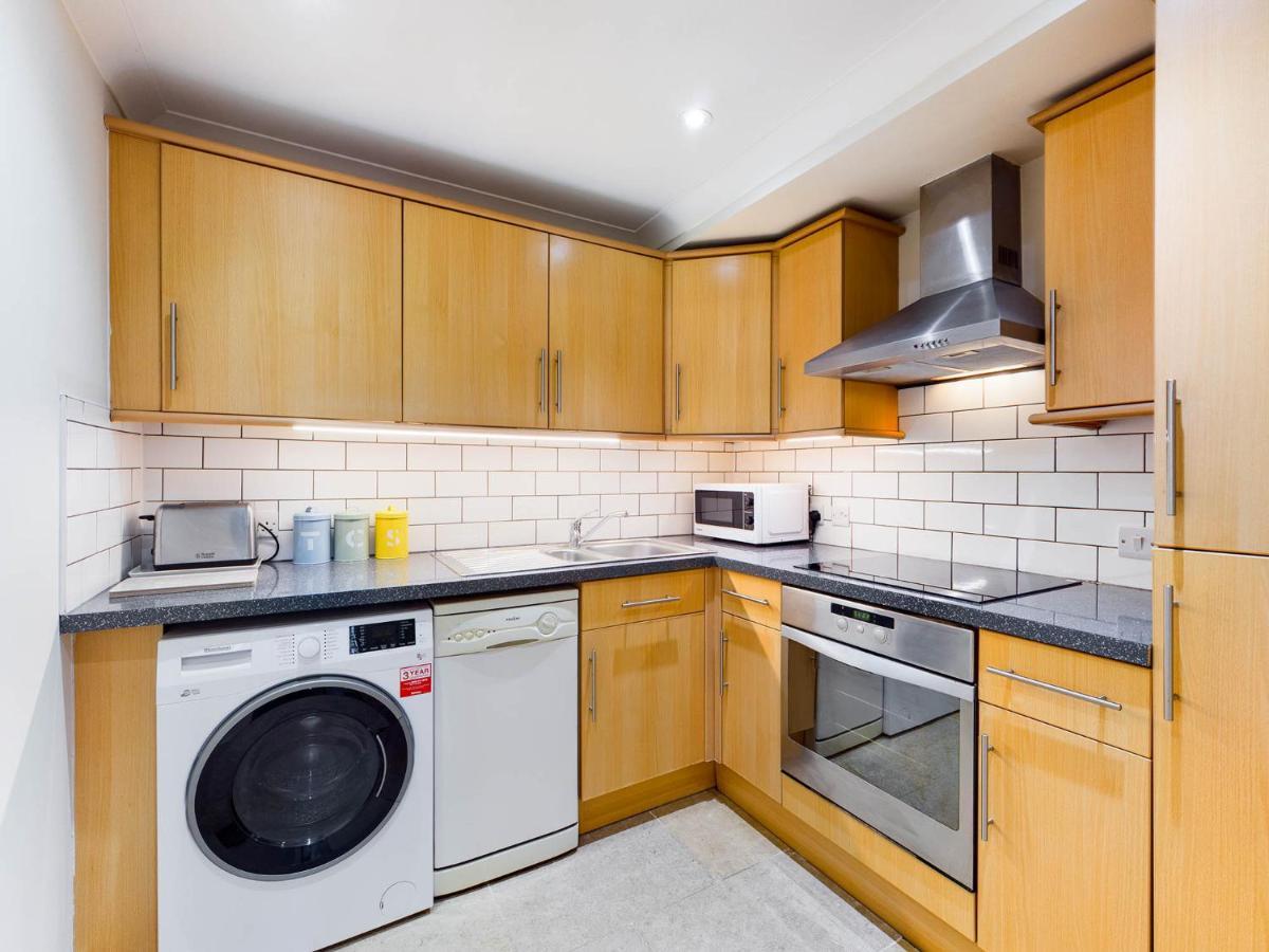 Redhill Town Centre Apartments By Livingo Esterno foto