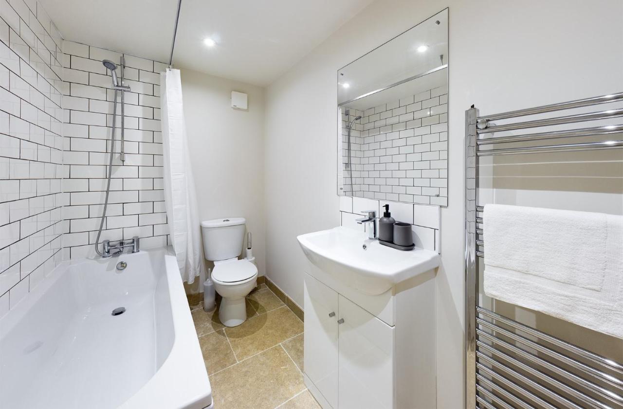 Redhill Town Centre Apartments By Livingo Esterno foto