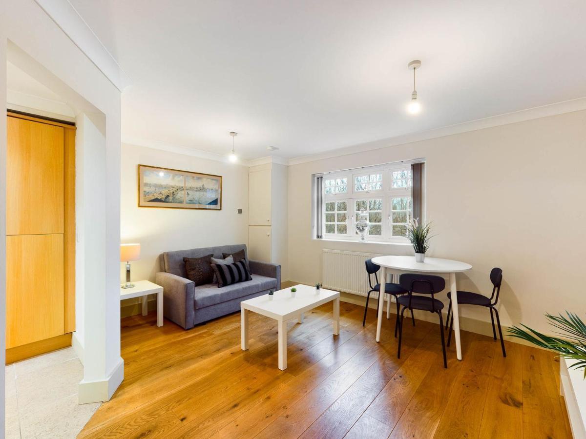 Redhill Town Centre Apartments By Livingo Esterno foto