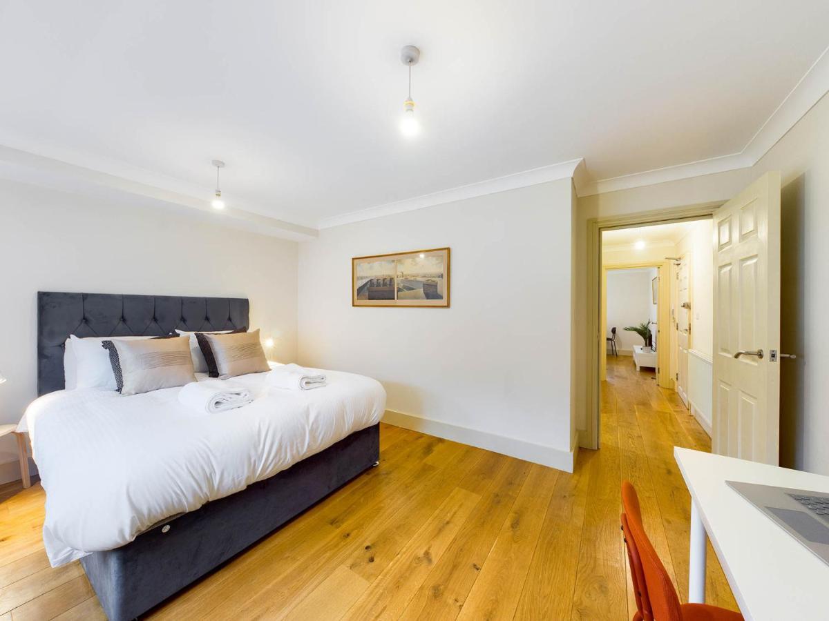 Redhill Town Centre Apartments By Livingo Esterno foto