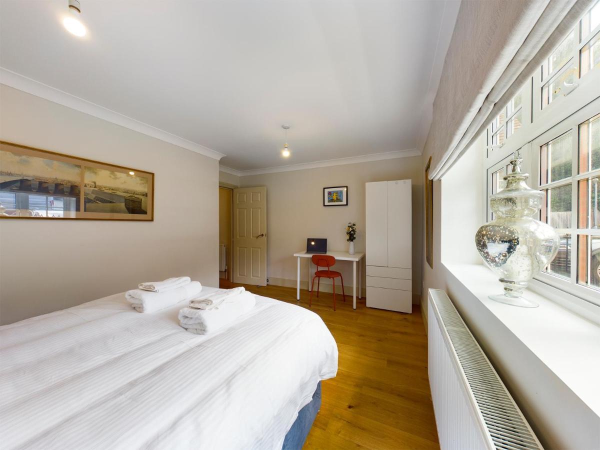 Redhill Town Centre Apartments By Livingo Esterno foto